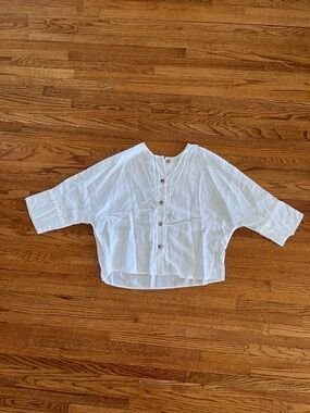 VETTA White Button-Front linen top